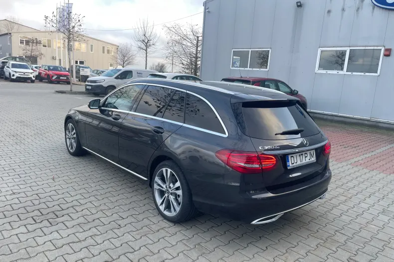 Mercedes-Benz C din 2021 cu 48.210 km - oferta MER165350 - foto 5