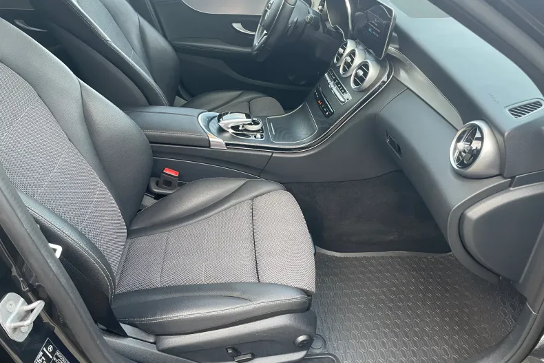 Mercedes-Benz C din 2021 cu 48.210 km - oferta MER165350 - foto 11