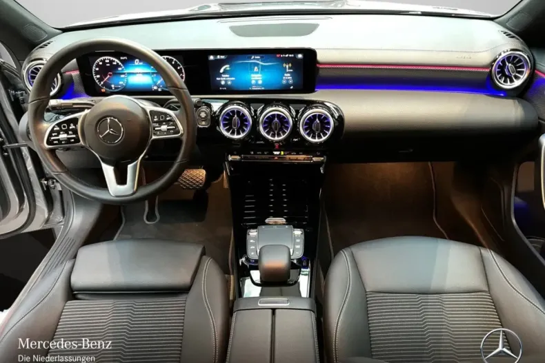 Mercedes-Benz CLA 200 din 2023 cu 19.767 km - oferta MER165396 - foto 13