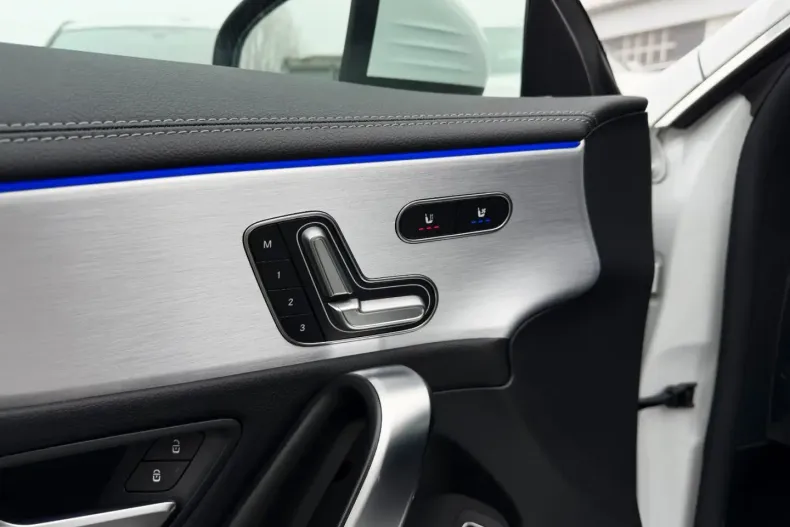 Mercedes-Benz CLA 200 din 2021 cu 13.000 km - oferta MER165397 - foto 14