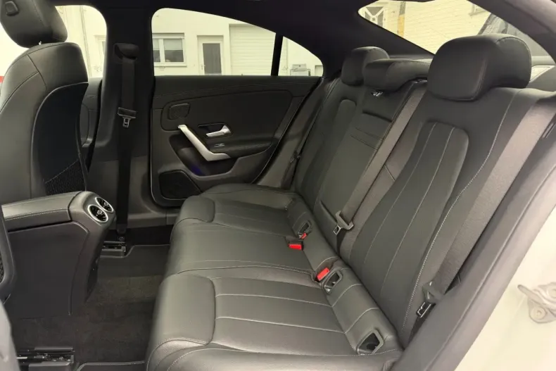 Mercedes-Benz CLA 200 din 2021 cu 13.000 km - oferta MER165397 - foto 16