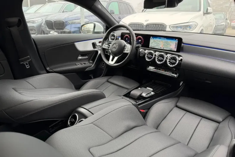 Mercedes-Benz CLA 200 din 2021 cu 13.000 km - oferta MER165397 - foto 18