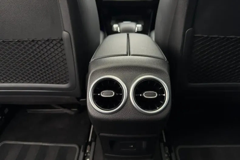 Mercedes-Benz CLA 200 din 2021 cu 13.000 km - oferta MER165397 - foto 20