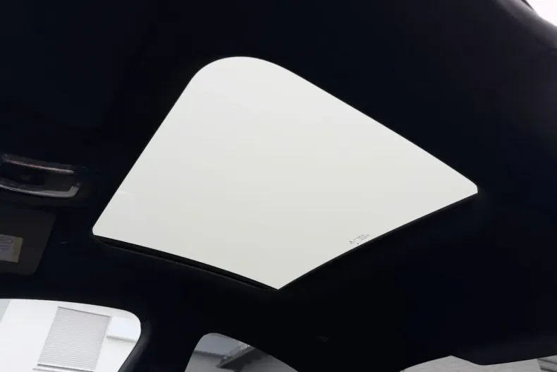 Mercedes-Benz CLA 200 din 2021 cu 13.000 km - oferta MER165397 - foto 25