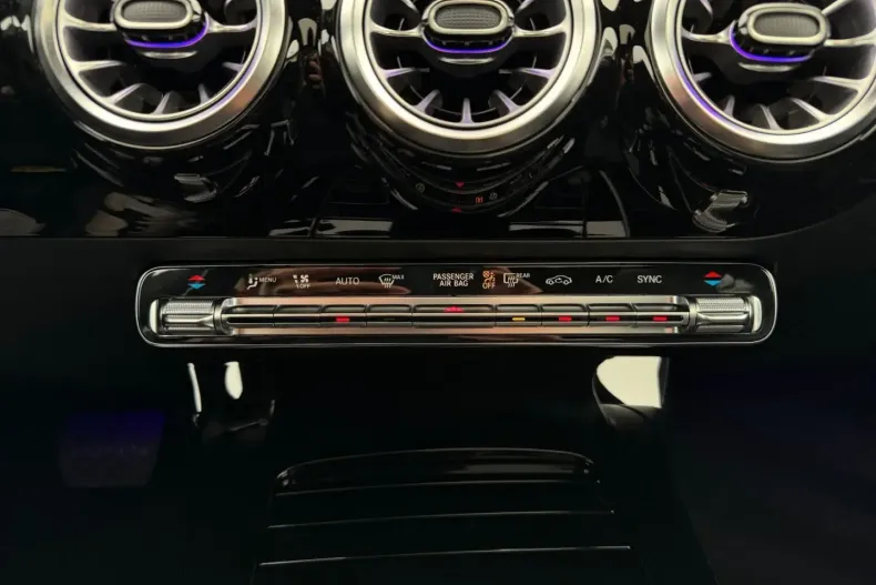 Mercedes-Benz CLA 200 din 2021 cu 13.000 km - oferta MER165397 - foto 31