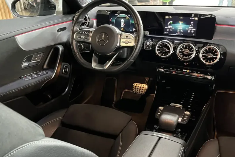 Mercedes-Benz CLA 200 din 2021 cu 82.292 km - oferta MER165429 - foto 12