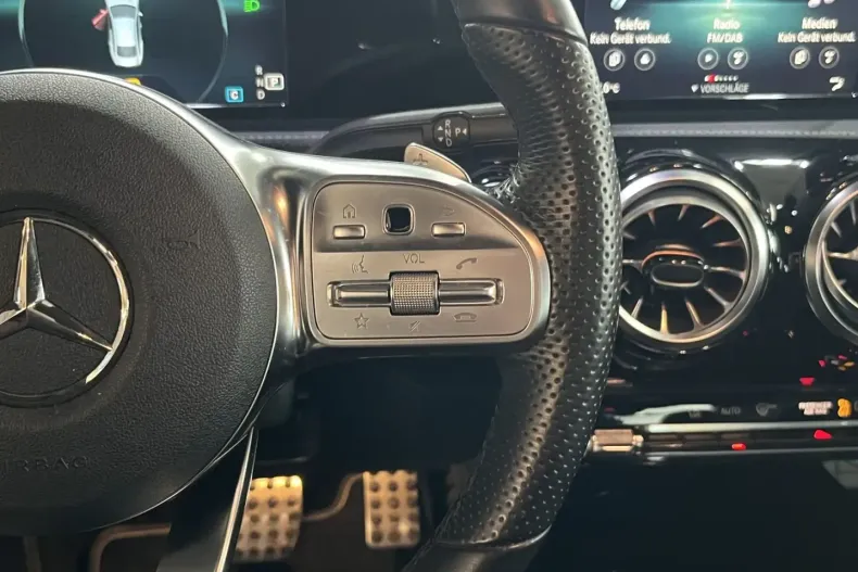 Mercedes-Benz CLA 200 din 2021 cu 82.292 km - oferta MER165429 - foto 15