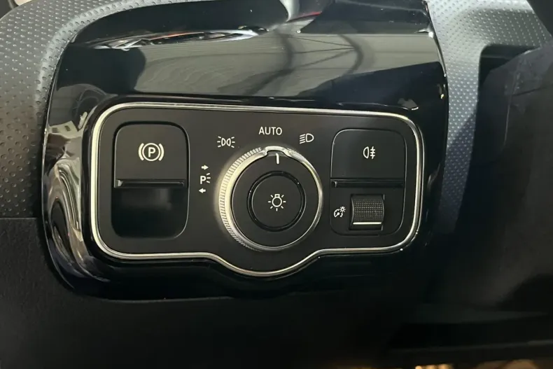 Mercedes-Benz CLA 200 din 2021 cu 82.292 km - oferta MER165429 - foto 24