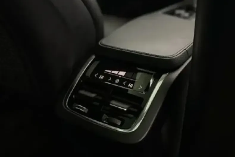 Volvo XC90 din 2022 cu 59.987 km - oferta VOL165446 - foto 17