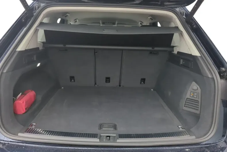 Volkswagen Touareg din 2024 cu 47.700 km - oferta VOL165447 - foto 5