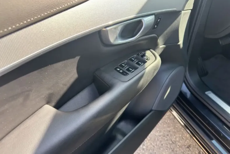 Volvo XC90 din 2024 cu 35.043 km - oferta VOL165456 - foto 13