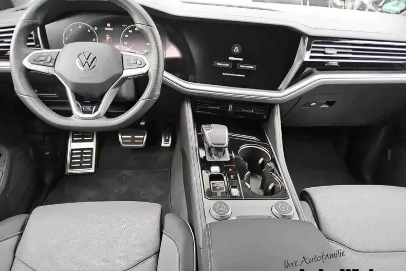 Volkswagen Touareg din 2024 cu 13.100 km - oferta VOL165465 - foto 4