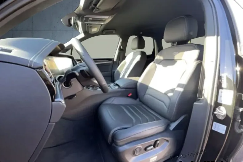 Volkswagen Touareg din 2025 cu 26.020 km - oferta VOL165467 - foto 17