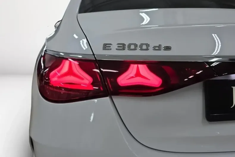 Mercedes-Benz E 300 din 2025 cu 13.889 km - oferta MER165473 - foto 10