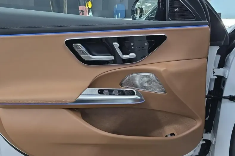 Mercedes-Benz E 300 din 2025 cu 13.889 km - oferta MER165473 - foto 16