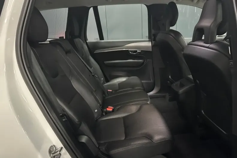 Volvo XC90 din 2022 cu 82.650 km - oferta VOL165477 - foto 19