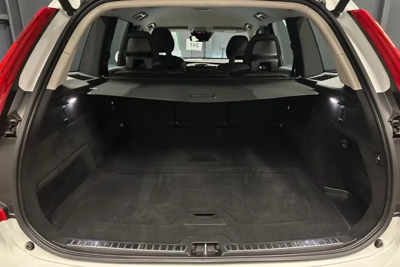 Volvo XC90 din 2022 cu 82.650 km - oferta VOL165477 - foto 20