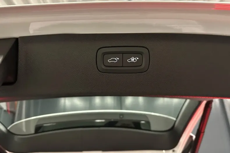 Volvo XC90 din 2022 cu 82.650 km - oferta VOL165477 - foto 22