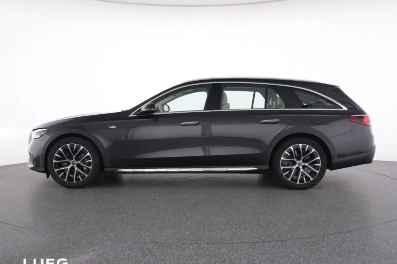 Mercedes-Benz E 300 din 2024 cu 14.701 km - oferta MER165478 - foto 11