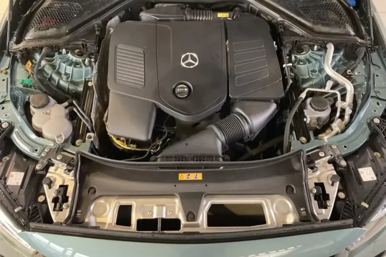 Mercedes-Benz E 300 din 2025 cu 9.496 km - oferta MER165480 - foto 4