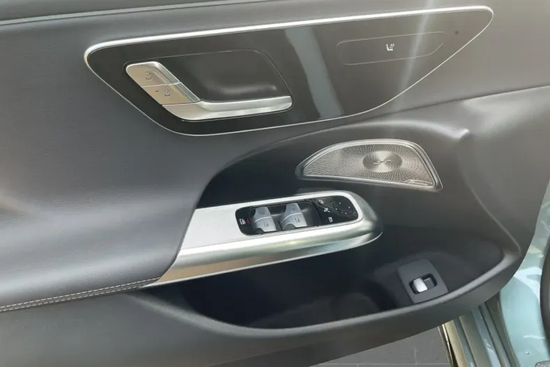 Mercedes-Benz E 300 din 2025 cu 15.500 km - oferta MER165483 - foto 12