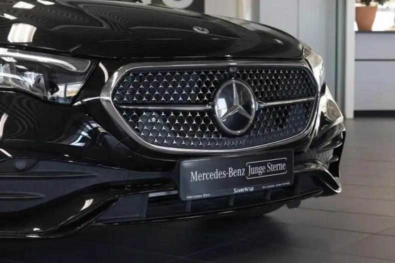 Mercedes-Benz E 300 din 2024 cu 8.229 km - oferta MER165486 - foto 26