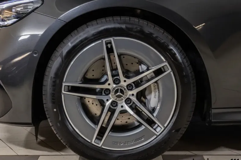 Mercedes-Benz E 300 din 2025 cu 4.216 km - oferta MER165488 - foto 6