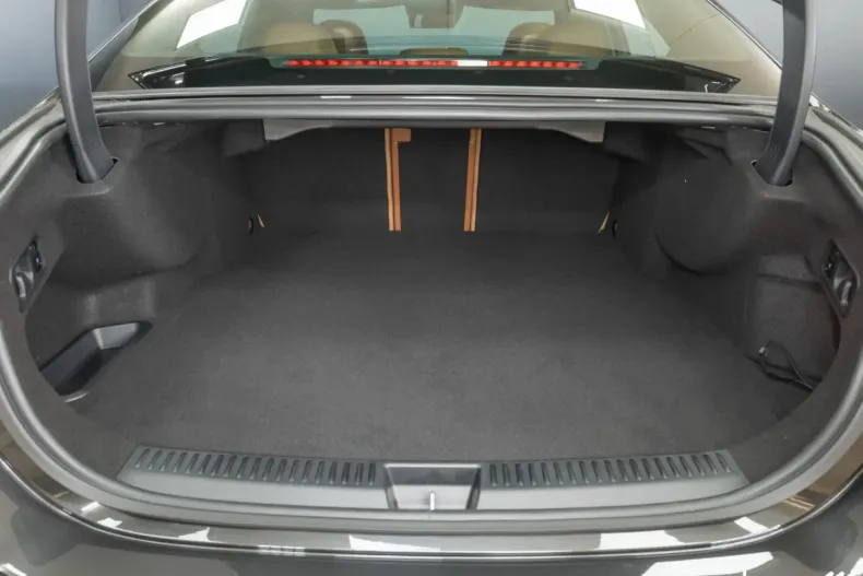 Mercedes-Benz E 300 din 2025 cu 4.216 km - oferta MER165488 - foto 8