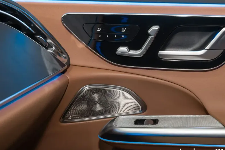 Mercedes-Benz E 300 din 2025 cu 4.216 km - oferta MER165488 - foto 11