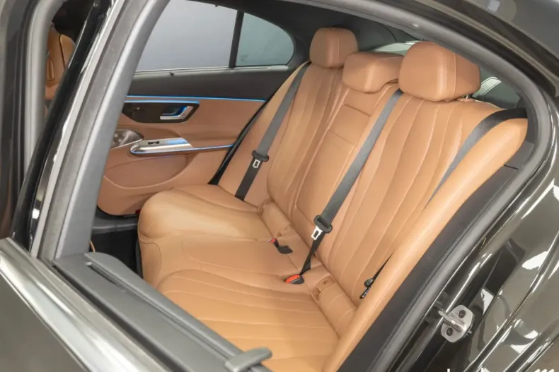 Mercedes-Benz E 300 din 2025 cu 4.216 km - oferta MER165488 - foto 14