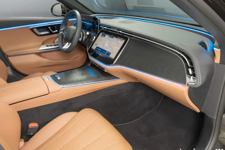 Mercedes-Benz E 300 din 2025 cu 4.216 km - oferta MER165488 - foto 17