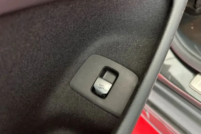 Mercedes-Benz E 300 din 2024 cu 27.491 km - oferta MER165490 - foto 13