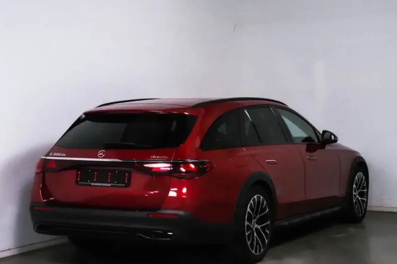 Mercedes-Benz E 300 din 2024 cu 24.722 km - oferta MER165491 - foto 2