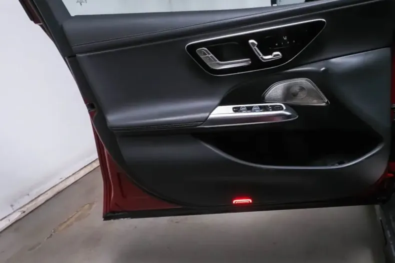 Mercedes-Benz E 300 din 2024 cu 24.722 km - oferta MER165491 - foto 8