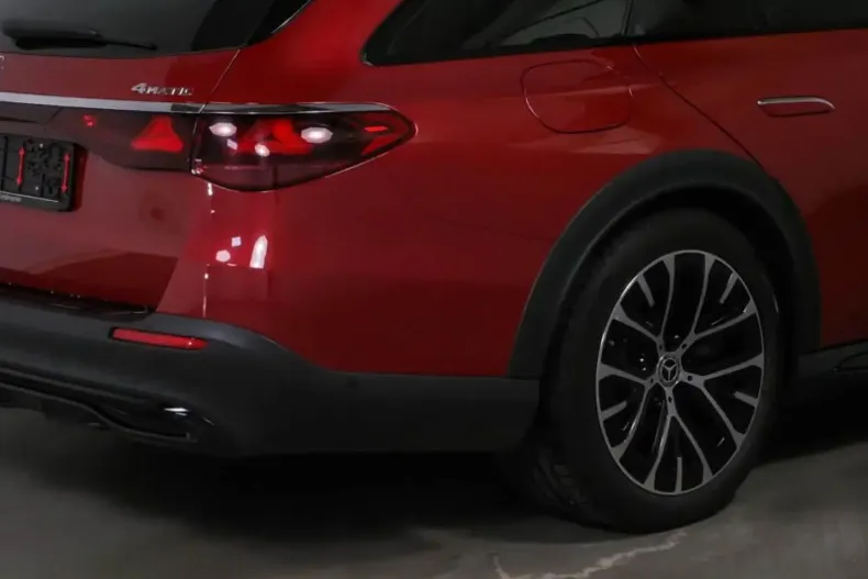 Mercedes-Benz E 300 din 2024 cu 24.722 km - oferta MER165491 - foto 12