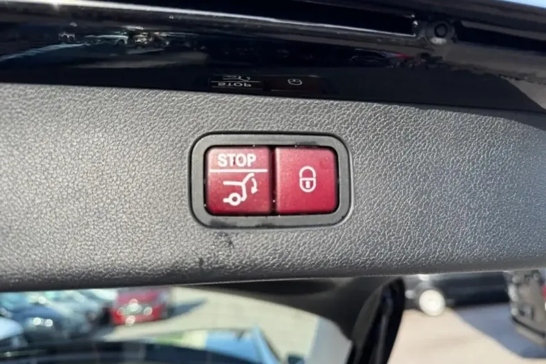 Mercedes-Benz E 300 din 2025 cu 10.540 km - oferta MER165492 - foto 17