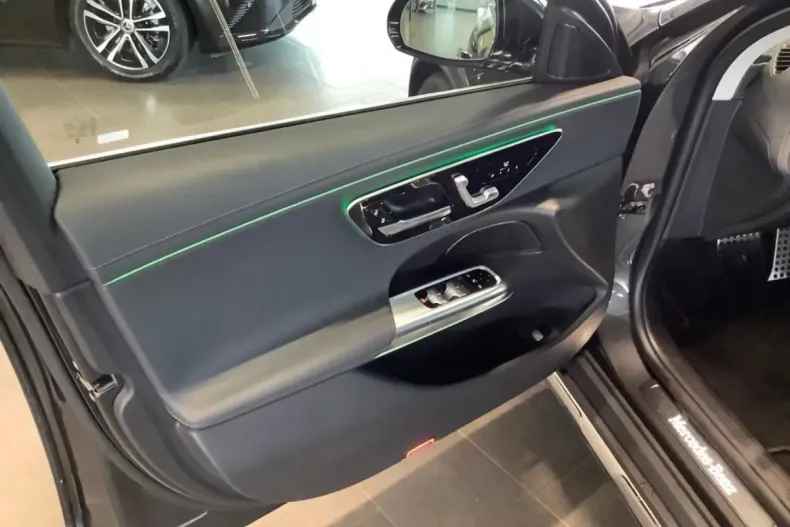 Mercedes-Benz E 300 din 2024 cu 41.052 km - oferta MER165493 - foto 6