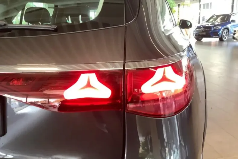 Mercedes-Benz E 300 din 2024 cu 41.052 km - oferta MER165493 - foto 11