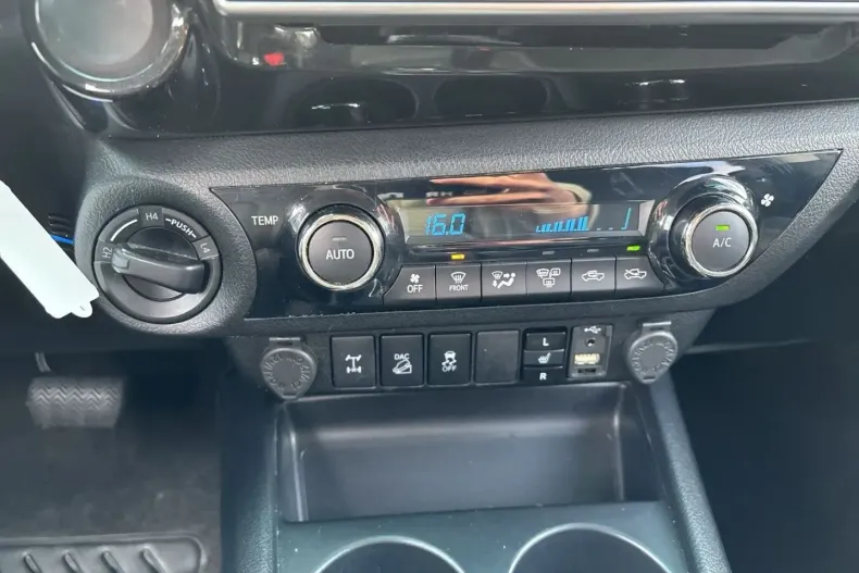 Toyota Hilux din 2020 cu 55.583 km - oferta TOY165517 - foto 15