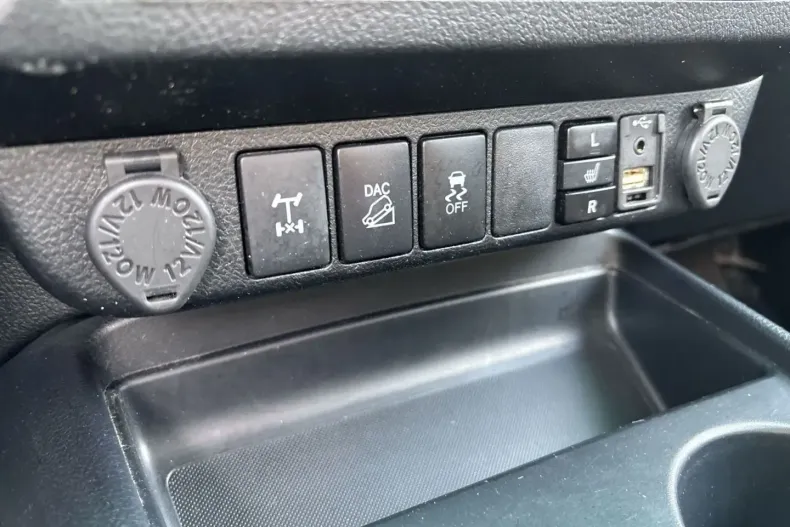 Toyota Hilux din 2020 cu 55.583 km - oferta TOY165517 - foto 20