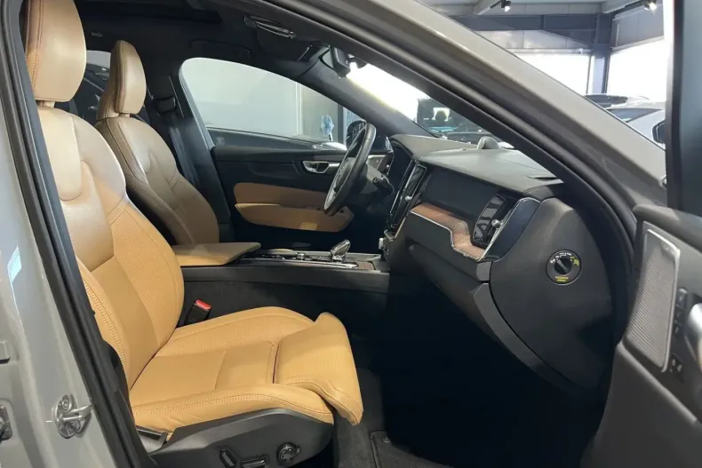 Volvo XC60 din 2024 cu 17.883 km - oferta VOL165522 - foto 11