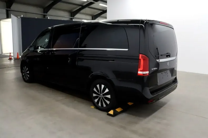 Mercedes-Benz V 300 din 2023 cu 45.356 km - oferta MER165530 - foto 4