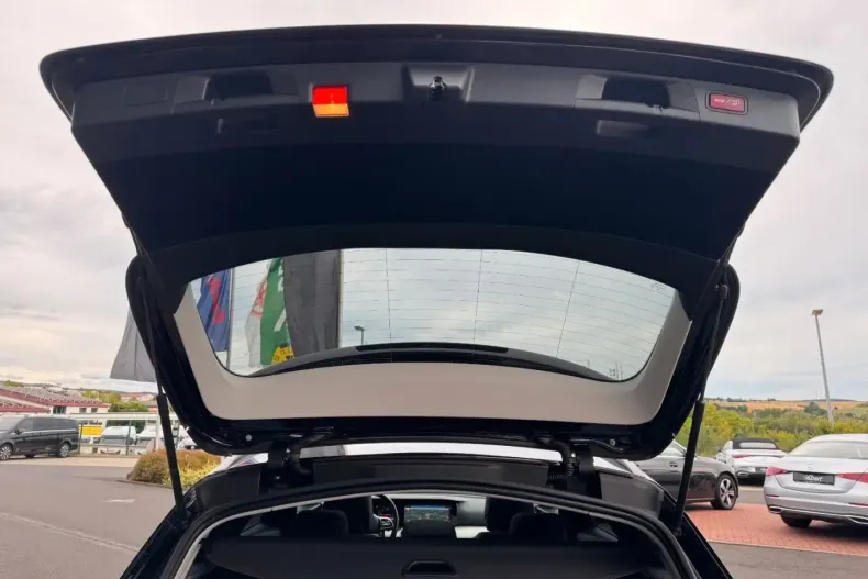 Mercedes-Benz E 220 din 2020 cu 69.300 km - oferta MER165536 - foto 8