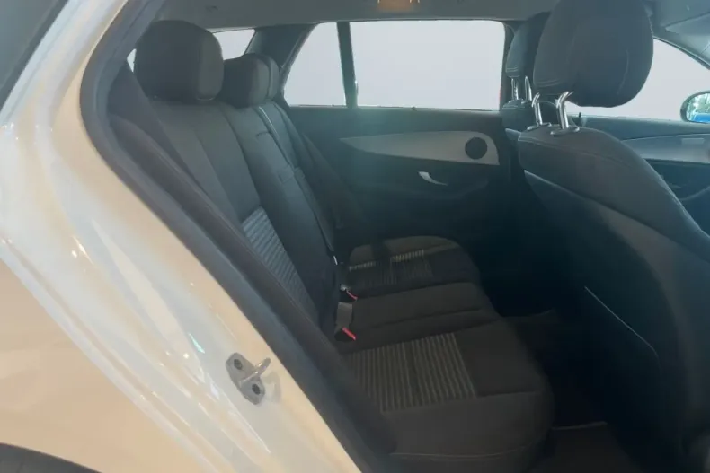 Mercedes-Benz E 300 din 2021 cu 86.000 km - oferta MER165538 - foto 16