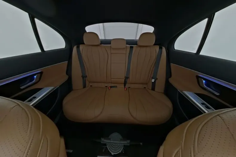 Mercedes-Benz E 300 din 2025 cu 12.521 km - oferta MER165543 - foto 9