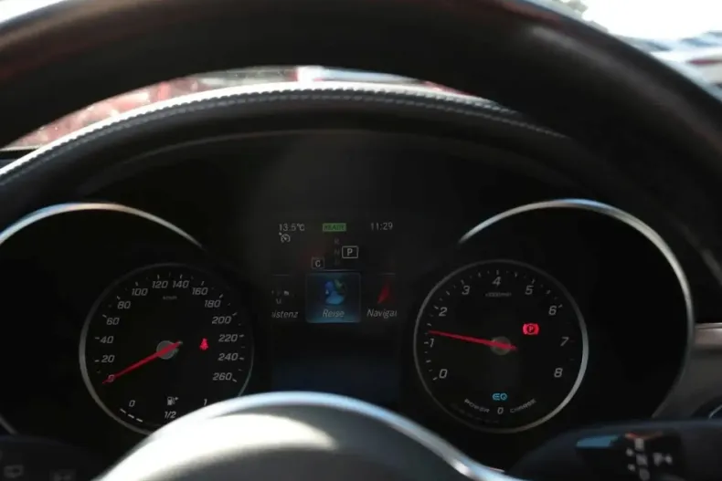 Mercedes-Benz GLC 200 din 2020 cu 72.900 km - oferta MER165545 - foto 18