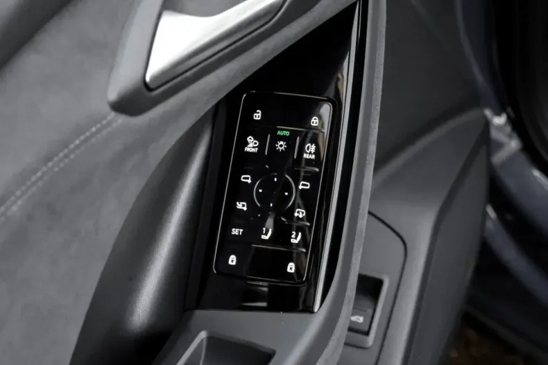 Audi SQ6 e-tron din 2024 cu 13.932 km - oferta AUD165552 - foto 14