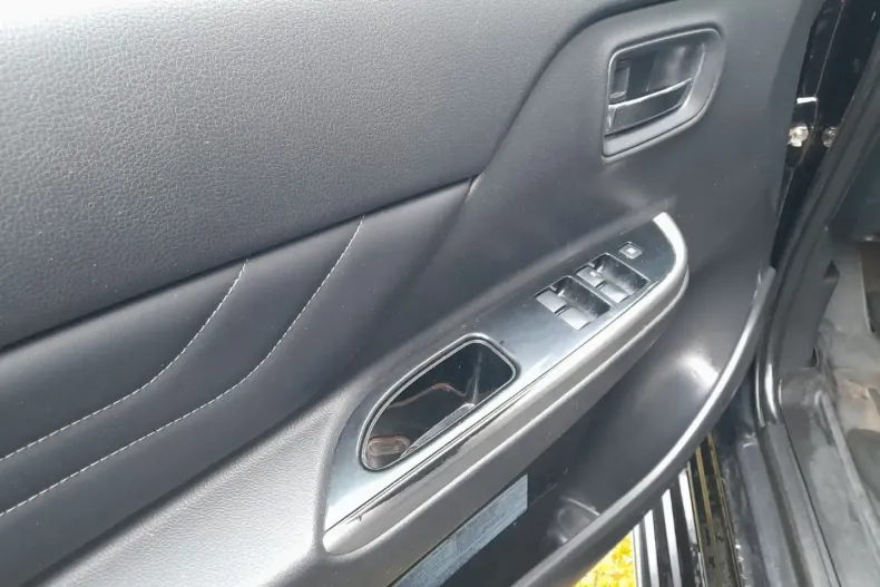 Mitsubishi L200 din 2020 cu 92.700 km - oferta MIT165575 - foto 7