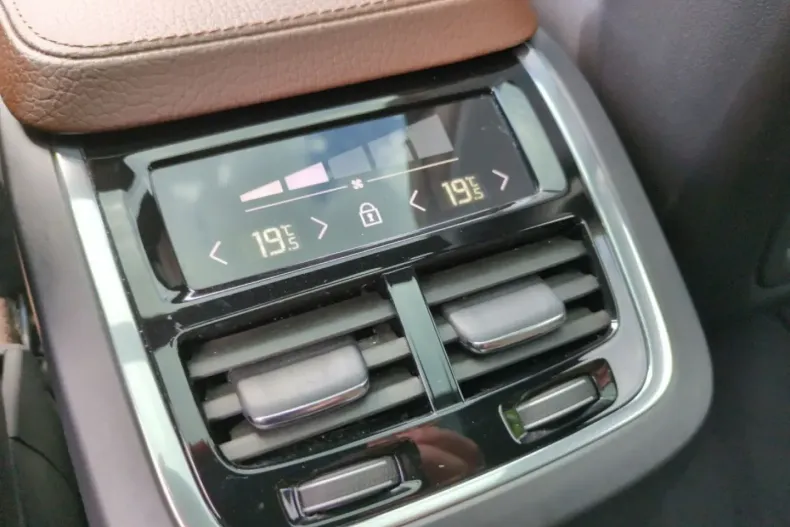 Volvo XC90 din 2021 cu 84.700 km - oferta VOL165580 - foto 23