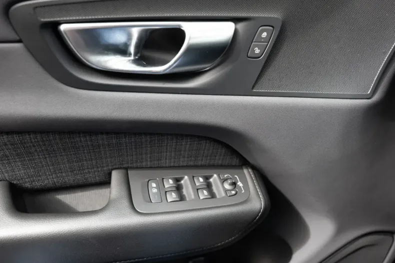 Volvo XC60 din 2023 cu 47.282 km - oferta VOL165609 - foto 12